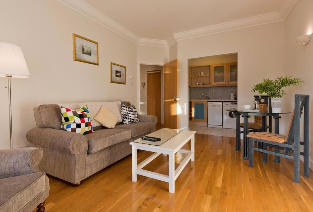Luxury Apartment In D1 Dublin Ngoại thất bức ảnh